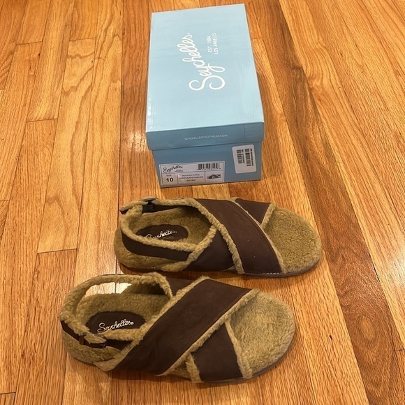 Slippers - Picture 6 of 8